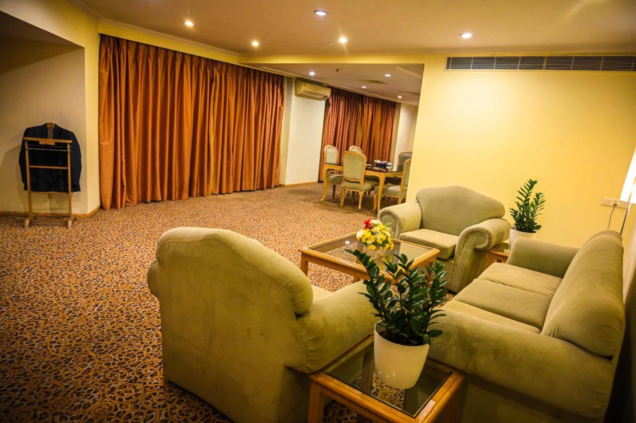 Katriya Hotel And Tower Hyderabad Eksteriør billede