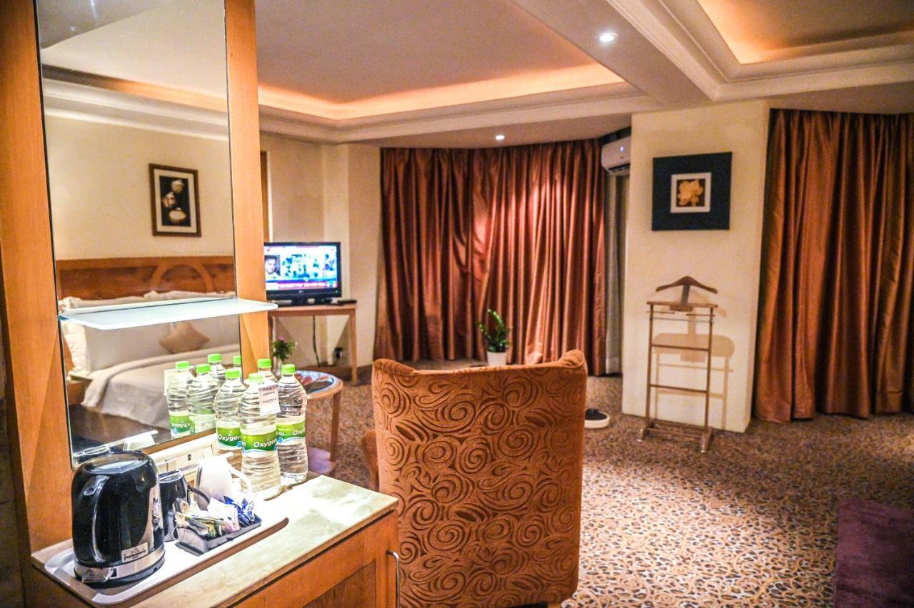 Katriya Hotel And Tower Hyderabad Eksteriør billede
