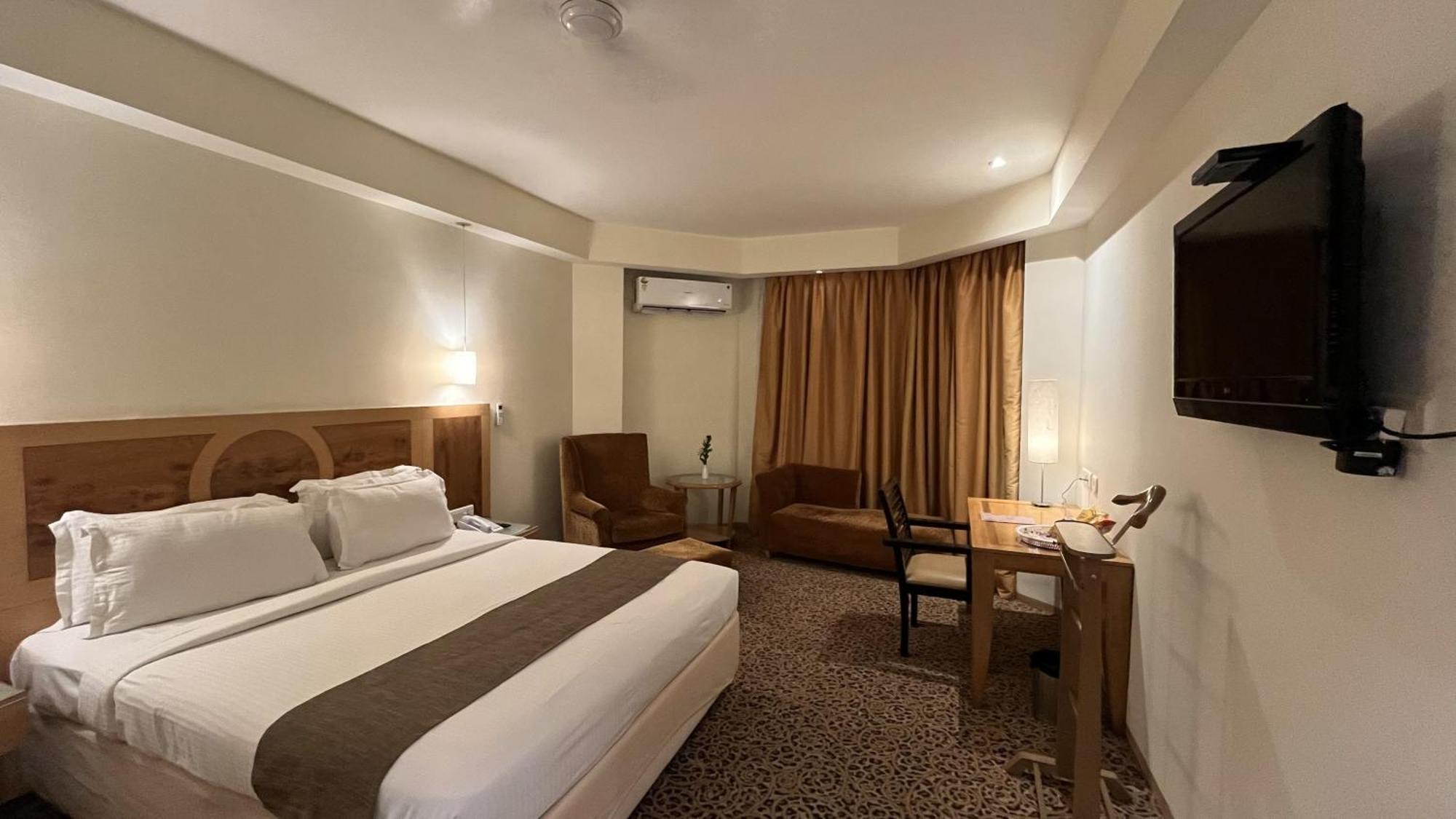 Katriya Hotel And Tower Hyderabad Eksteriør billede